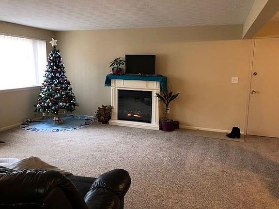 2nd image of 114 Oakbriar Ct APT 13