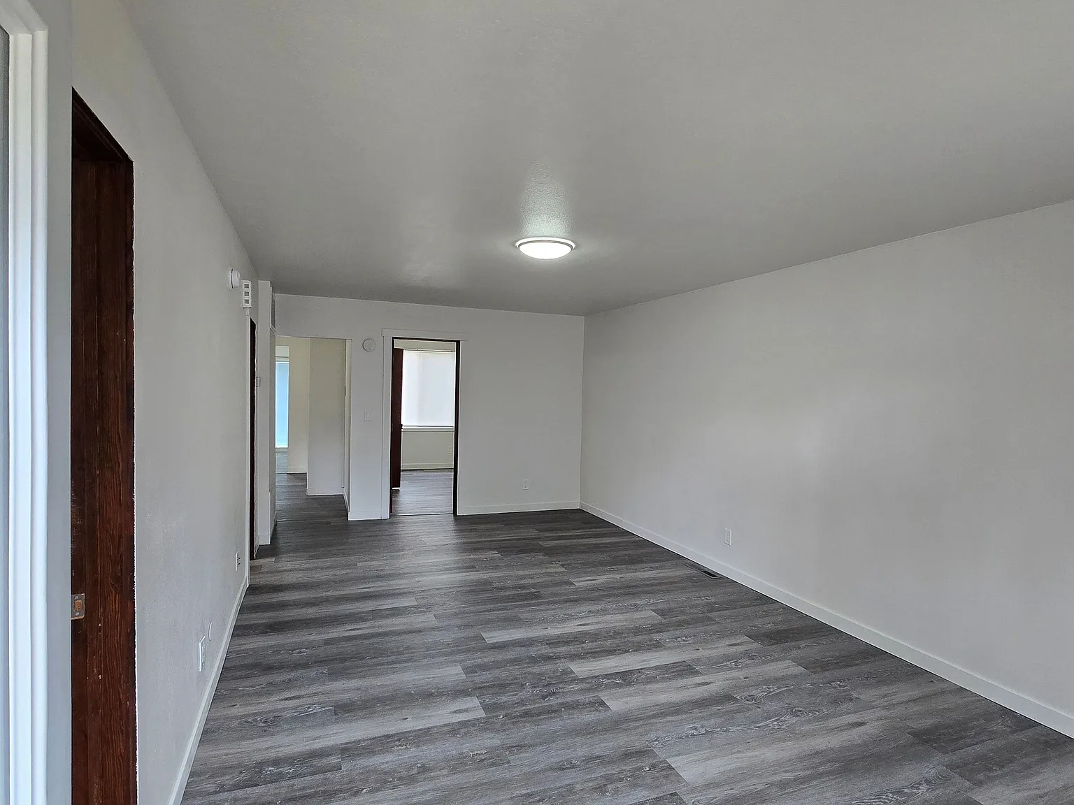 2 bed, 1.0 bath, 888 sqft, $1,050 — Photo 3