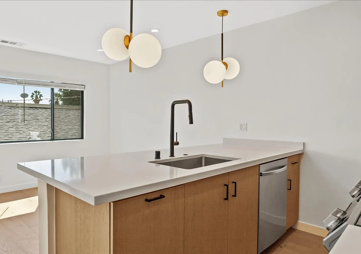 Beautiful One Bedroom Apartment In The Heart of West Hollywood! — Photo 3