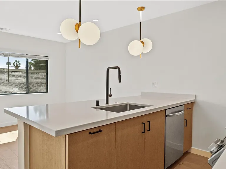 1210 Larrabee St #2 — Photo 3