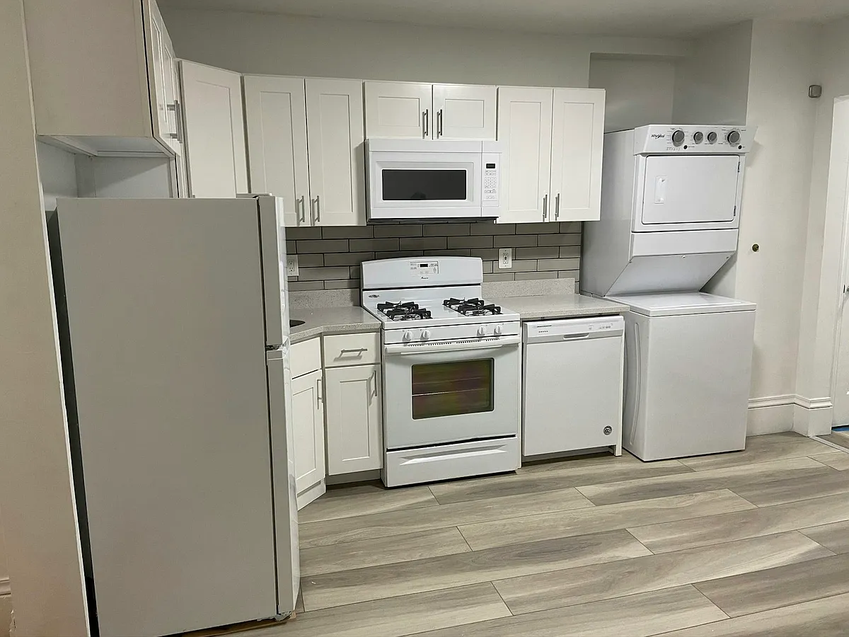 Building Photo - 252 Windsor St #3