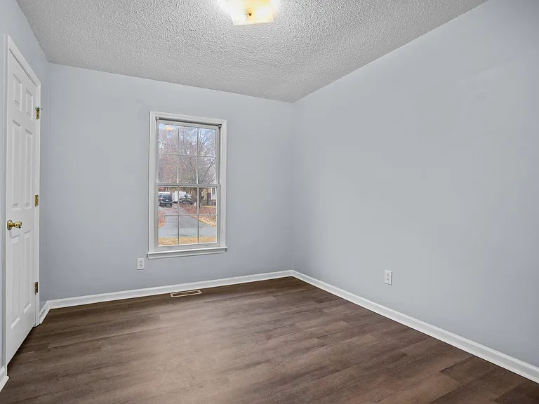 6818 Salem Quarter Rd — Photo 27