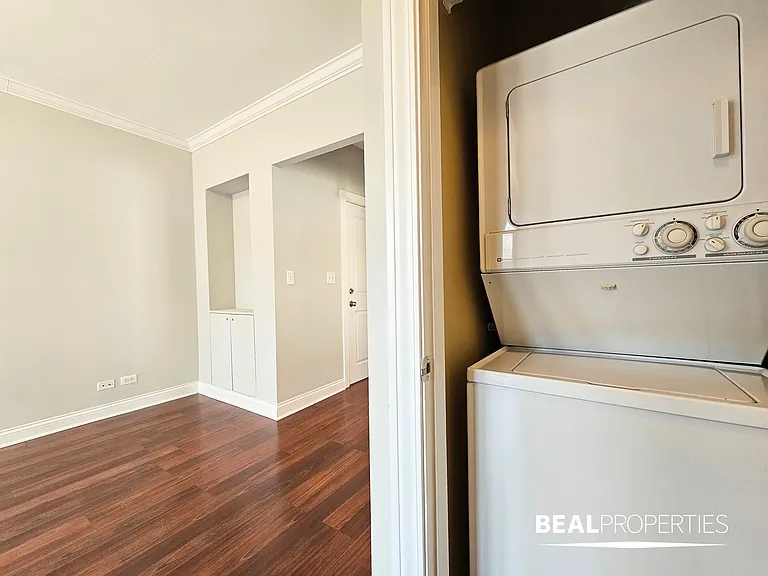 740-50 West Addison Street — Photo 18
