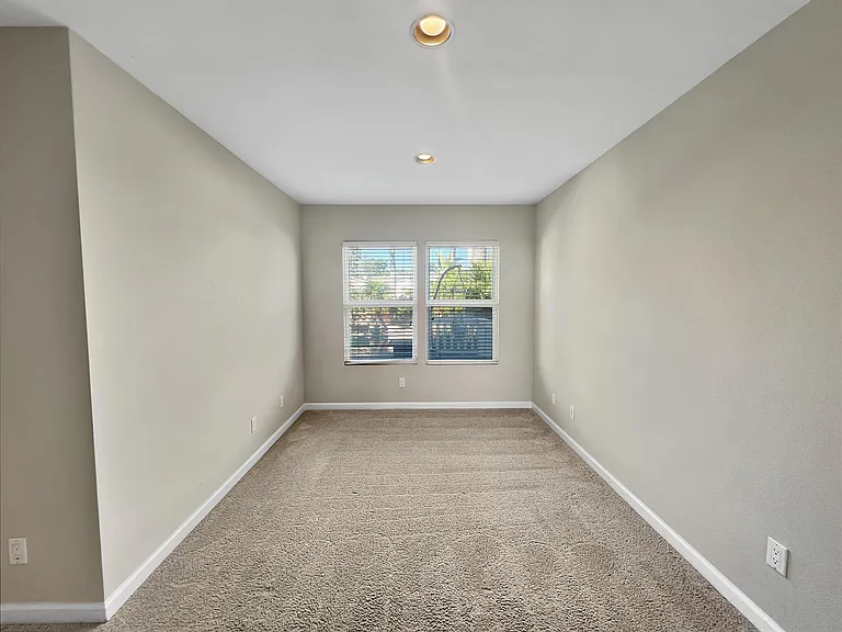 3840 Talbot St — Photo 11