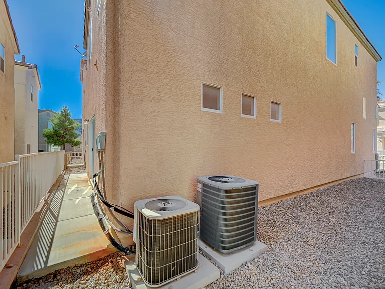 9909 Wingate Creek Ct — Photo 36
