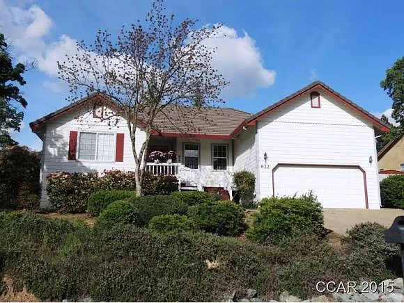 622 Oakridge photo 1