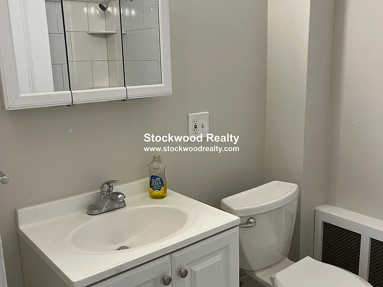 274 E Cottage St #1 — Photo 45