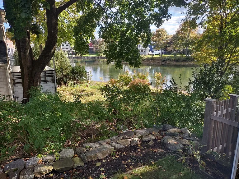 40 Whidden St — Photo 2