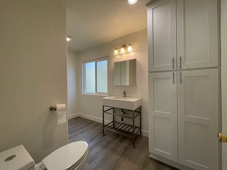 1823 Gardenia Ave #B — Photo 12