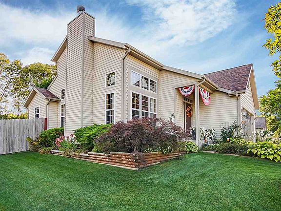 3rd image of 1633 Bennington Dr