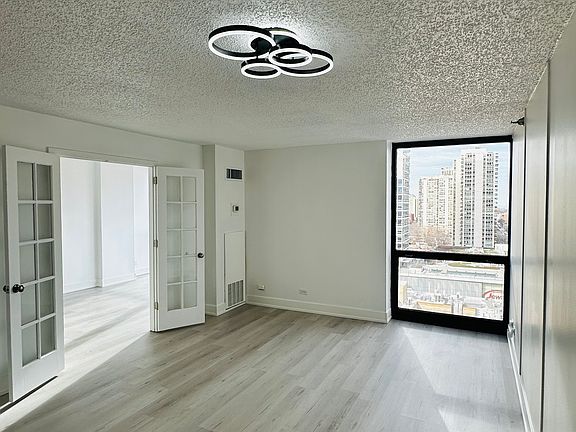 4th image of 1122 N Clark St APT 1705