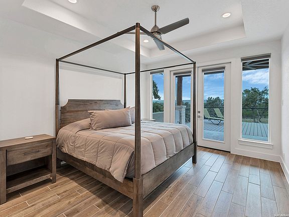 4th image of 1061 LAS BRISAS DR