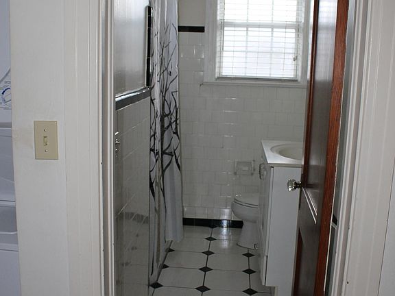 4th image of 931 Cedar St APT 3