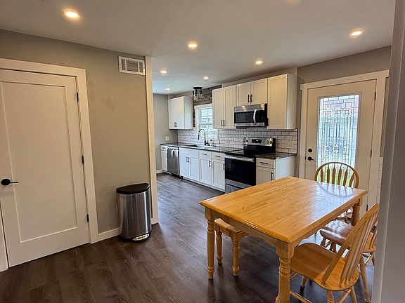 3rd image of 1117 Blaine Ave