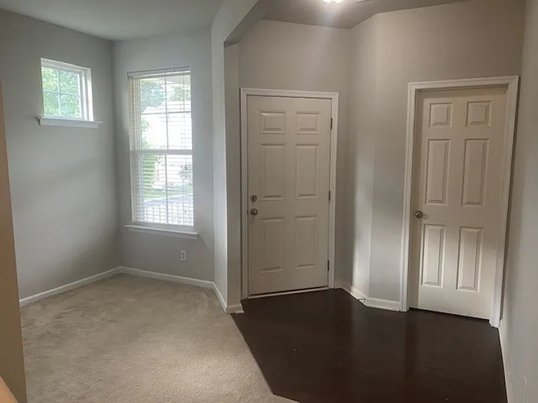 203 Linfoot Ct — Photo 3