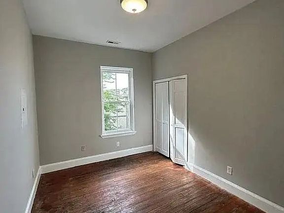 3rd image of 446 Country Dr