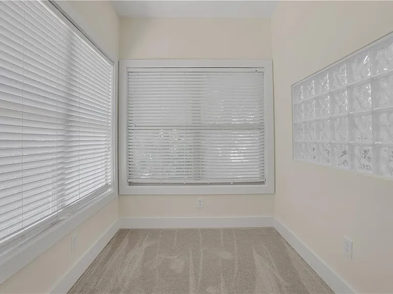 3228 Silver Lake Dr NE — Photo 36