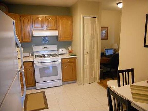 KITCHEN W/CERAMIC FLR.