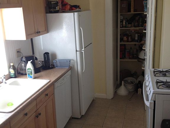 Kitchen w/ Pantry