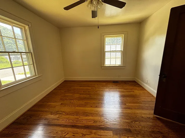 810 Kings Rd — Photo 17