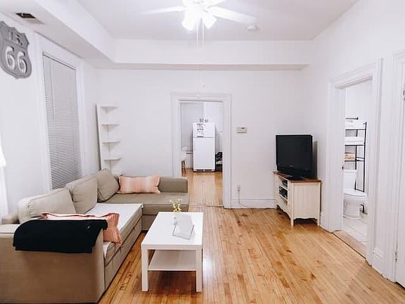 4th image of 876 N Marshfield Ave #2F