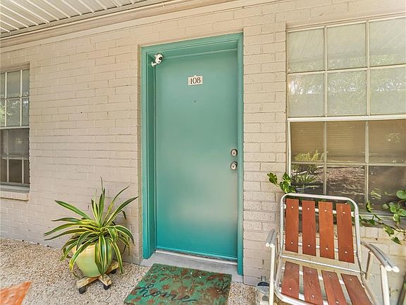 5th image of 300 Crockett St APT 108