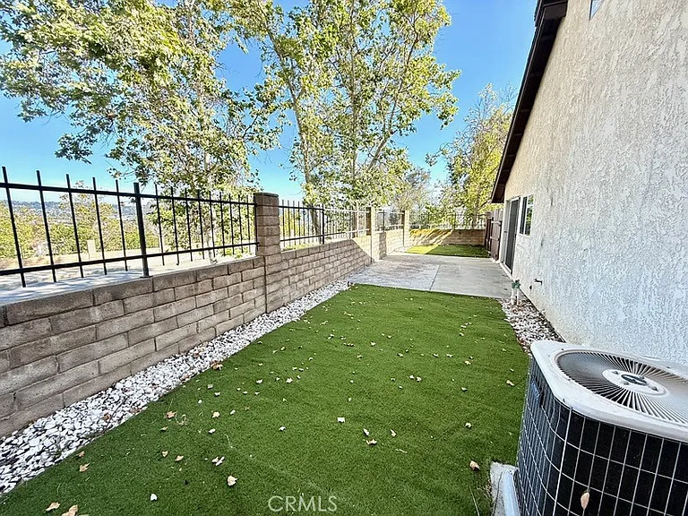 2341 Cravath Ct #B — Photo 2
