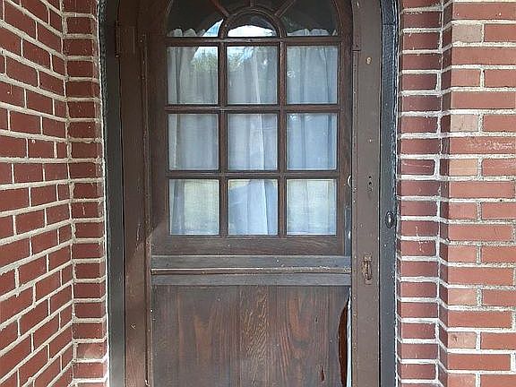 SCREEN DOOR B-4