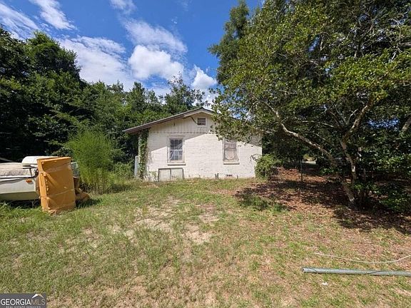 2nd image of 144 Hales Landing Rd