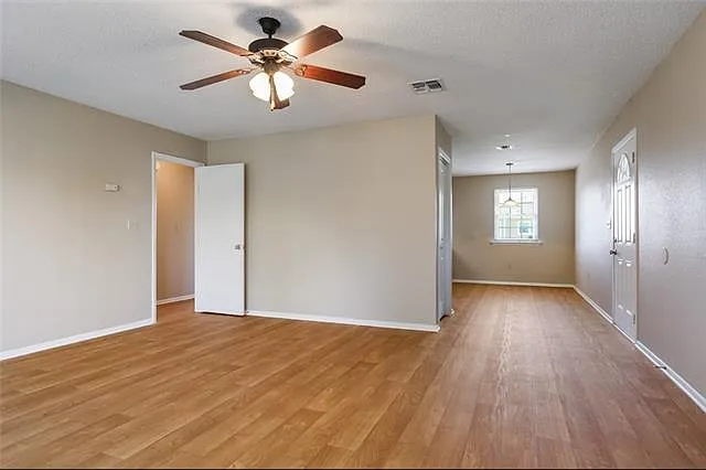 Building Photo - 303 Russell Dr