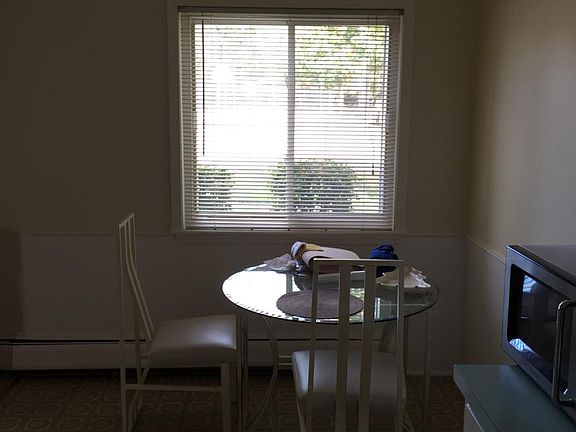 dining room in kitchen