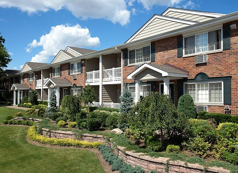 Fairfield Suburbia Gardens — Photo 1