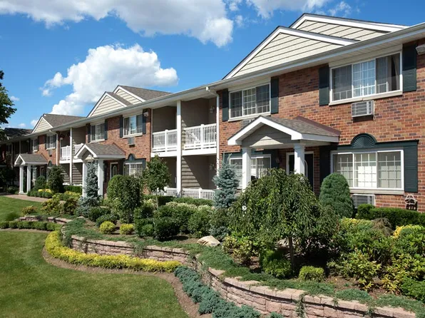 Fairfield Suburbia Gardens, 381 Great East Neck Rd #D826f6be1, West Babylon, NY 11704