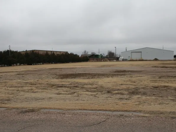 907 E La Lande Ave, Sublette, KS 67877