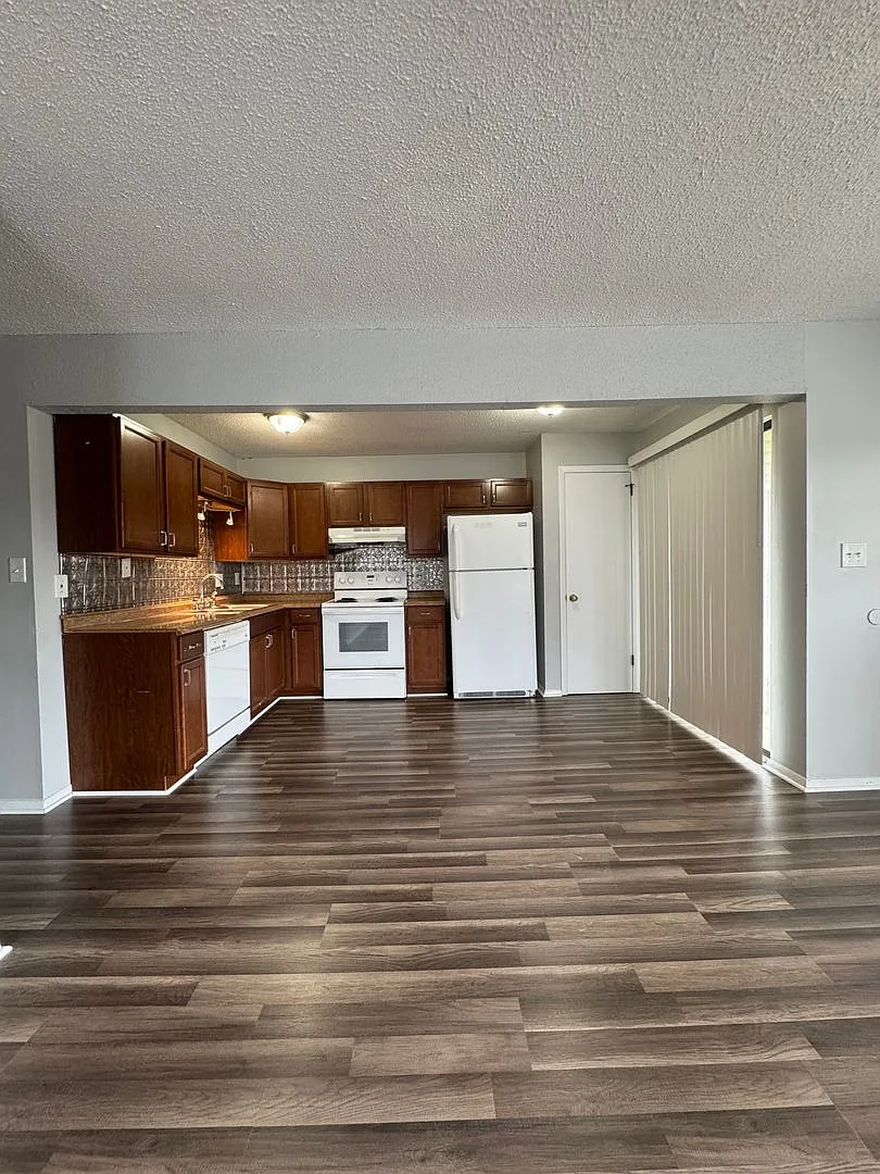Move In Special: 1/2 Off 1st Month's Rent!! — Photo 4