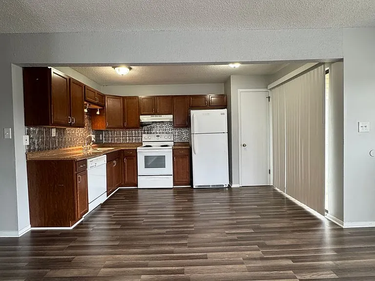 2422 Wynterhall Rd SE #C — Photo 4
