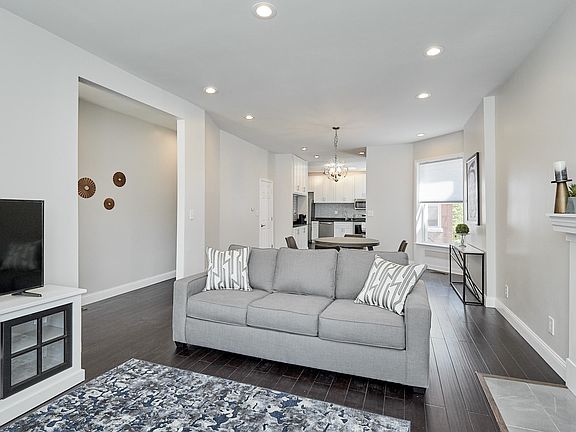 5th image of 4715 Washington Blvd #2