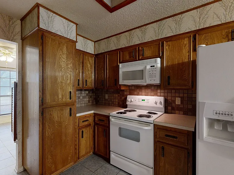 1711 Redwood Dr — Photo 8