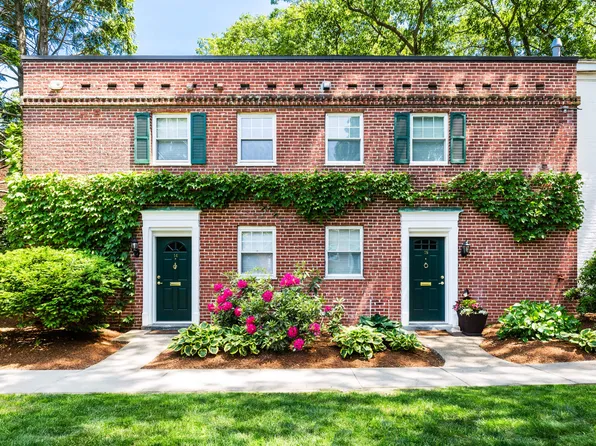 89 Thornton Rd #89, Chestnut Hill, MA 02467