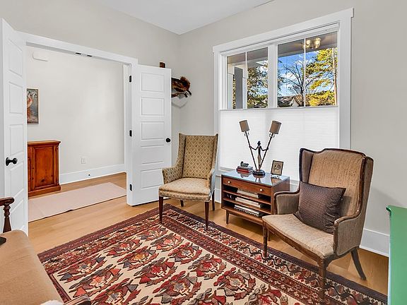 5th image of 1521 Hawthorn Dr.