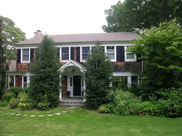 18 Hayes Hill Dr, Northport, NY 11768
