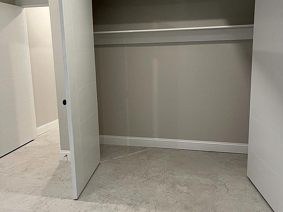5th image of 2220 N Franklin St #1