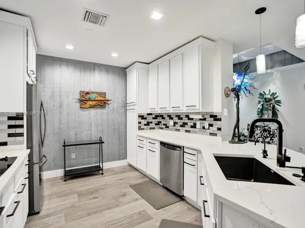 16101 Emerald Estates Dr APT 342, Weston, FL 33331
