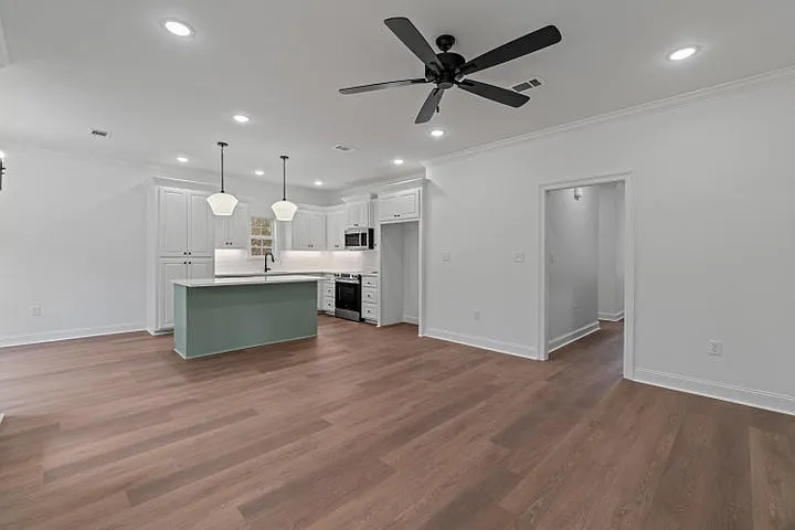 3 bed, 1578 sqft, $2,100 — Photo 4