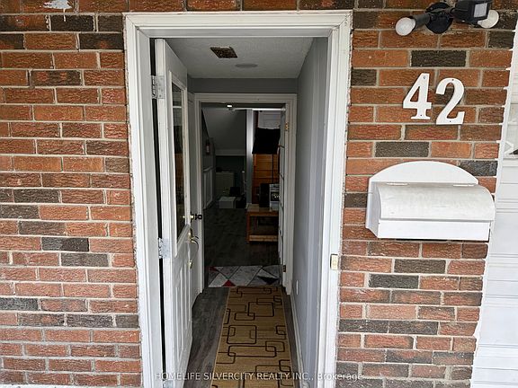 5th image of 42 Royal Salisbury Way