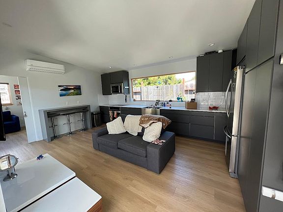 4th image of 120 Hebard St #B