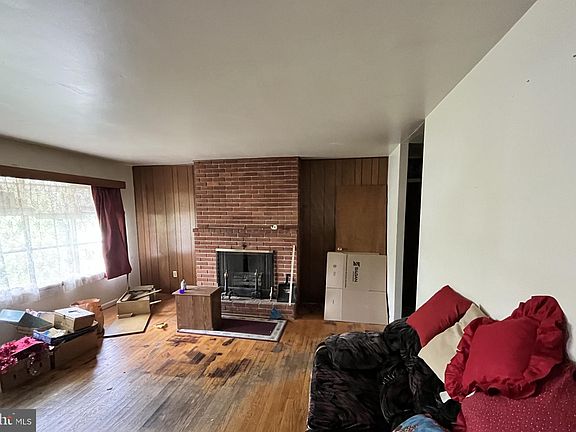2nd image of 10913 Rosewood Dr