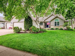 1501 Bedford Ln, Appleton, WI 54915