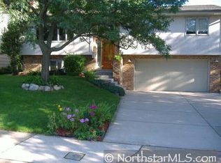 76 Ramsey Cir NE, Minneapolis, MN 55413