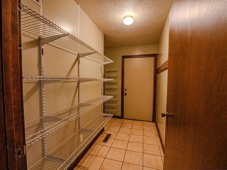 225 Parker Dr — Photo 21